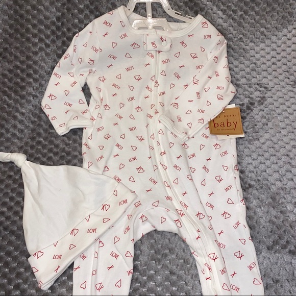 Rae Dunn XOXO Baby long sleeve footed onesie LOVE - NWT - Picture 7 of 7